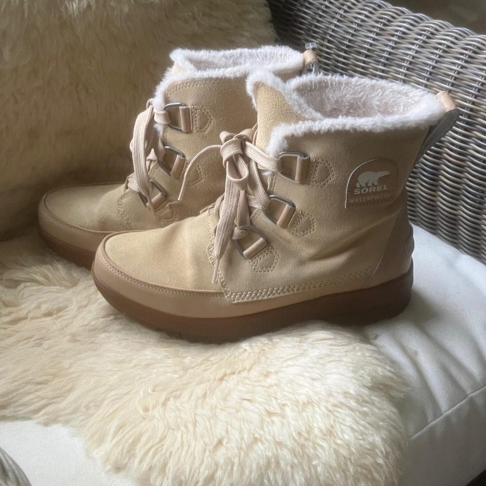 Sorel Women Tan Suede Lace-Up Winter Boots size 10